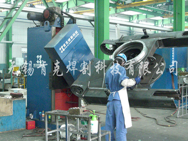 工作中的L型升降雙回轉變位機